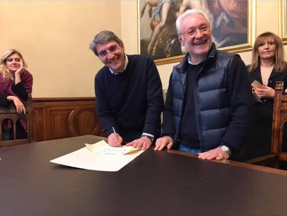 Comune di Brescia, il Sindaco Del Bono firma le pergamene destinate ai nuovi accademici dell'AAB