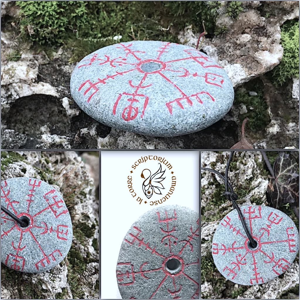 VEGVISIR - bussola runica | compasso runico, inciso su pietra Ø 4,5cm forata ~ (ID# INI02)